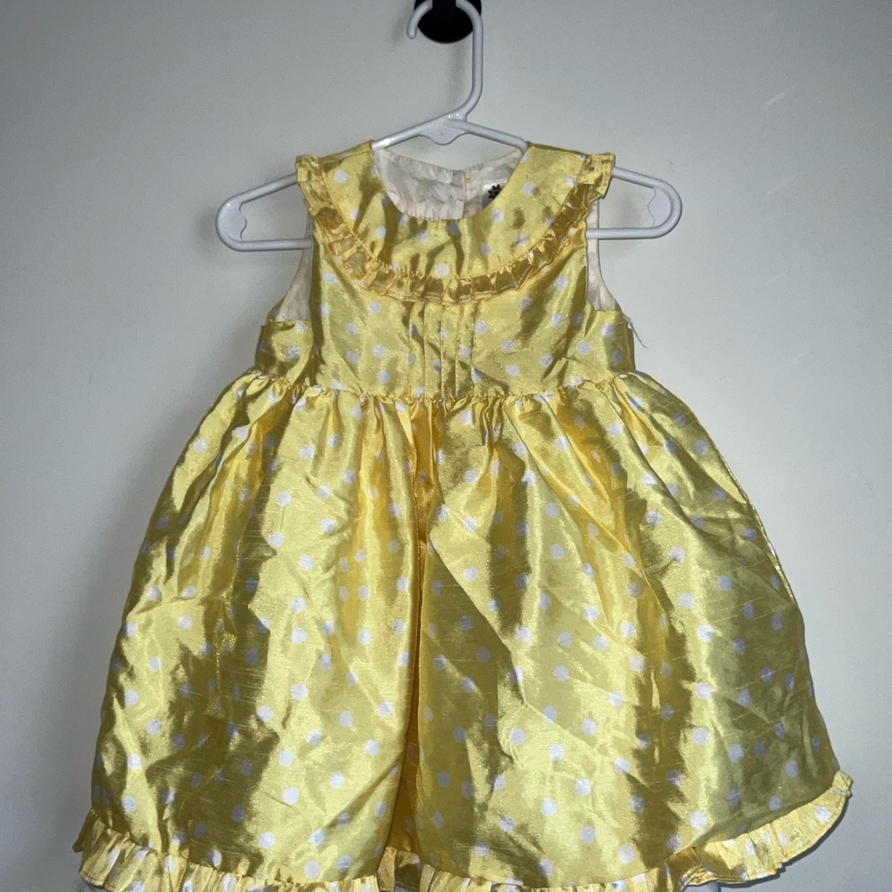 Yellow and white polka dot babydoll dress Girls Size 12 Months